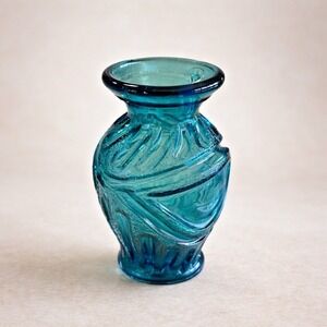 Vintage Teal Blue Art Glass Bud Vase Swirl Hand Blown 3.75"